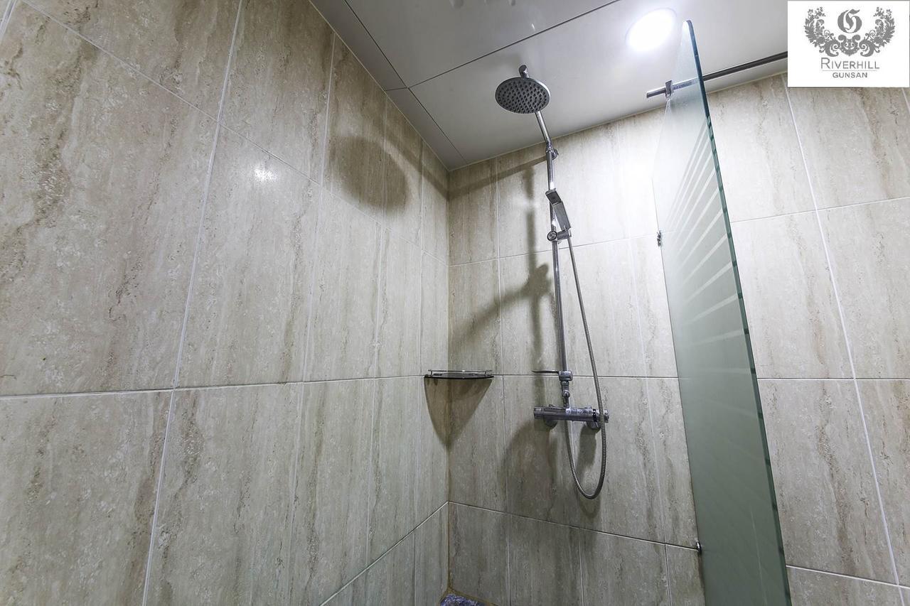 Gunsan River Hill Tourist Hotel Exterior foto