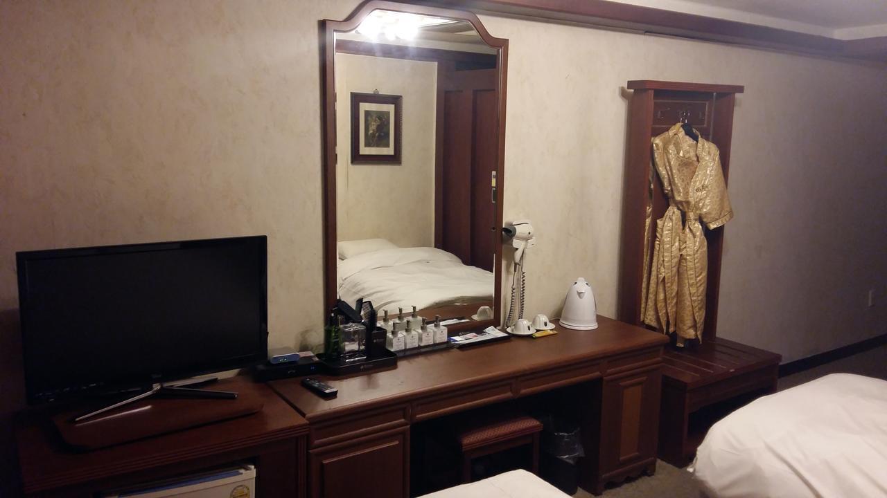 Gunsan River Hill Tourist Hotel Exterior foto