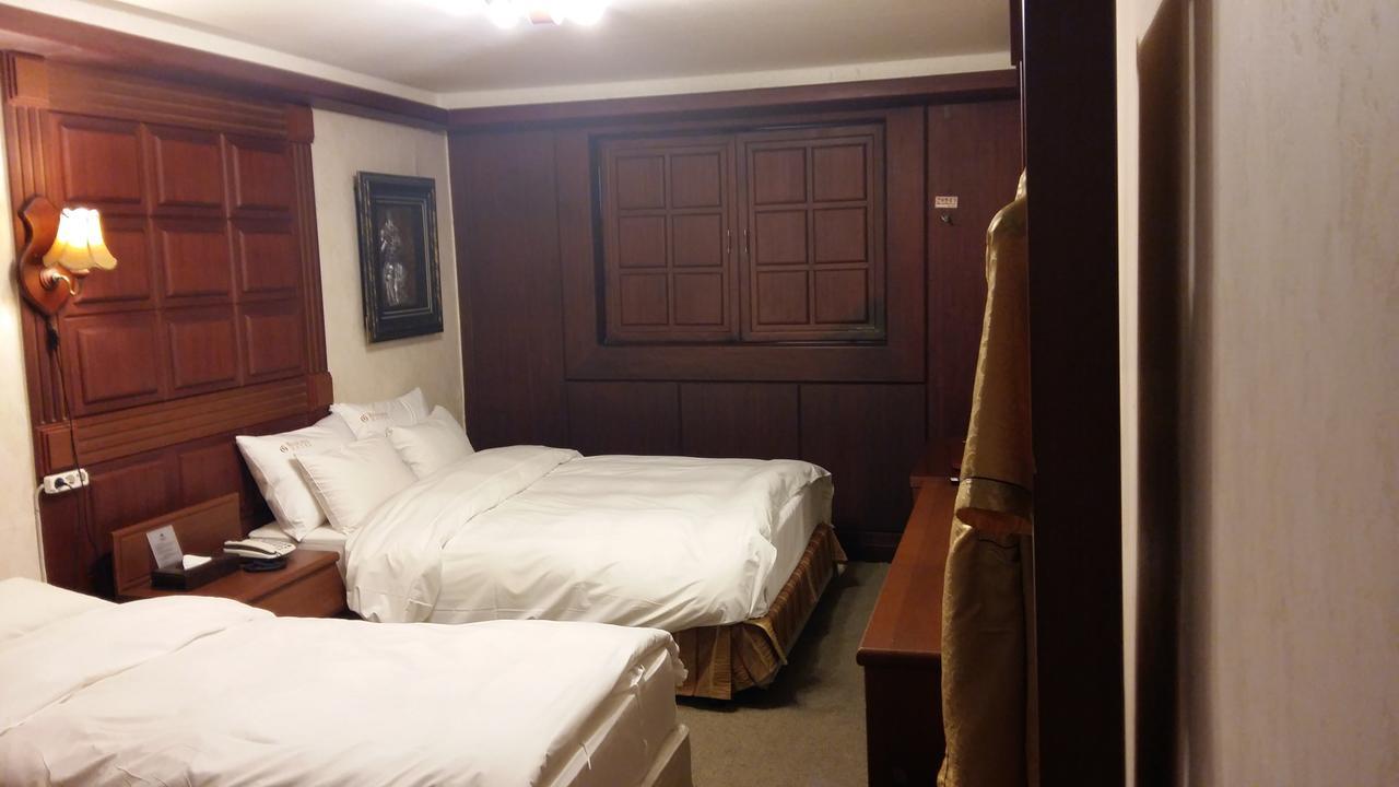 Gunsan River Hill Tourist Hotel Exterior foto
